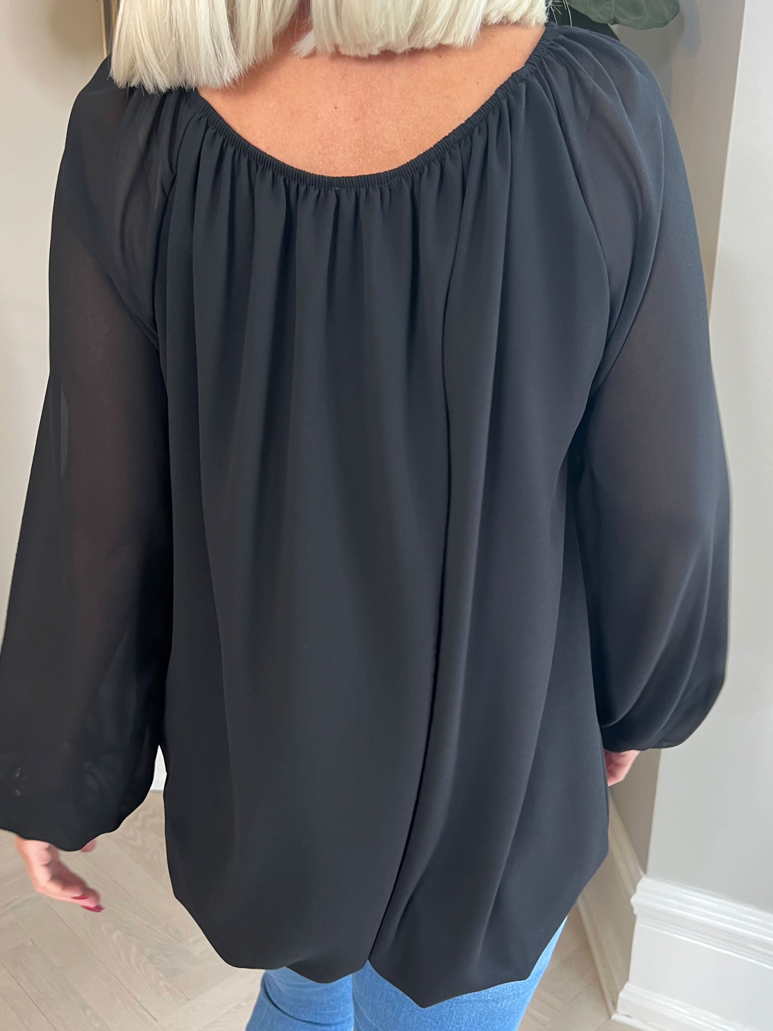 Ellen - Enkel tunika med elastik udskæring